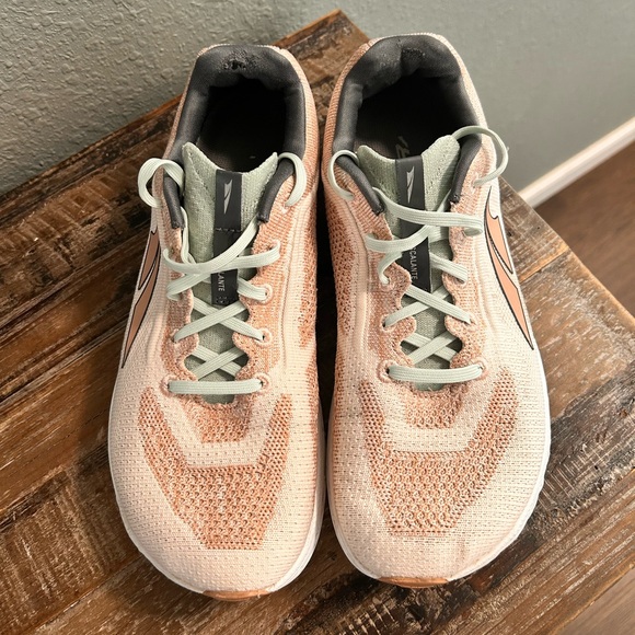 Altra Escalante 4 Womens Size 10Peach/pink Athletic Running Trail Shoes Sneakers - Picture 2 of 8